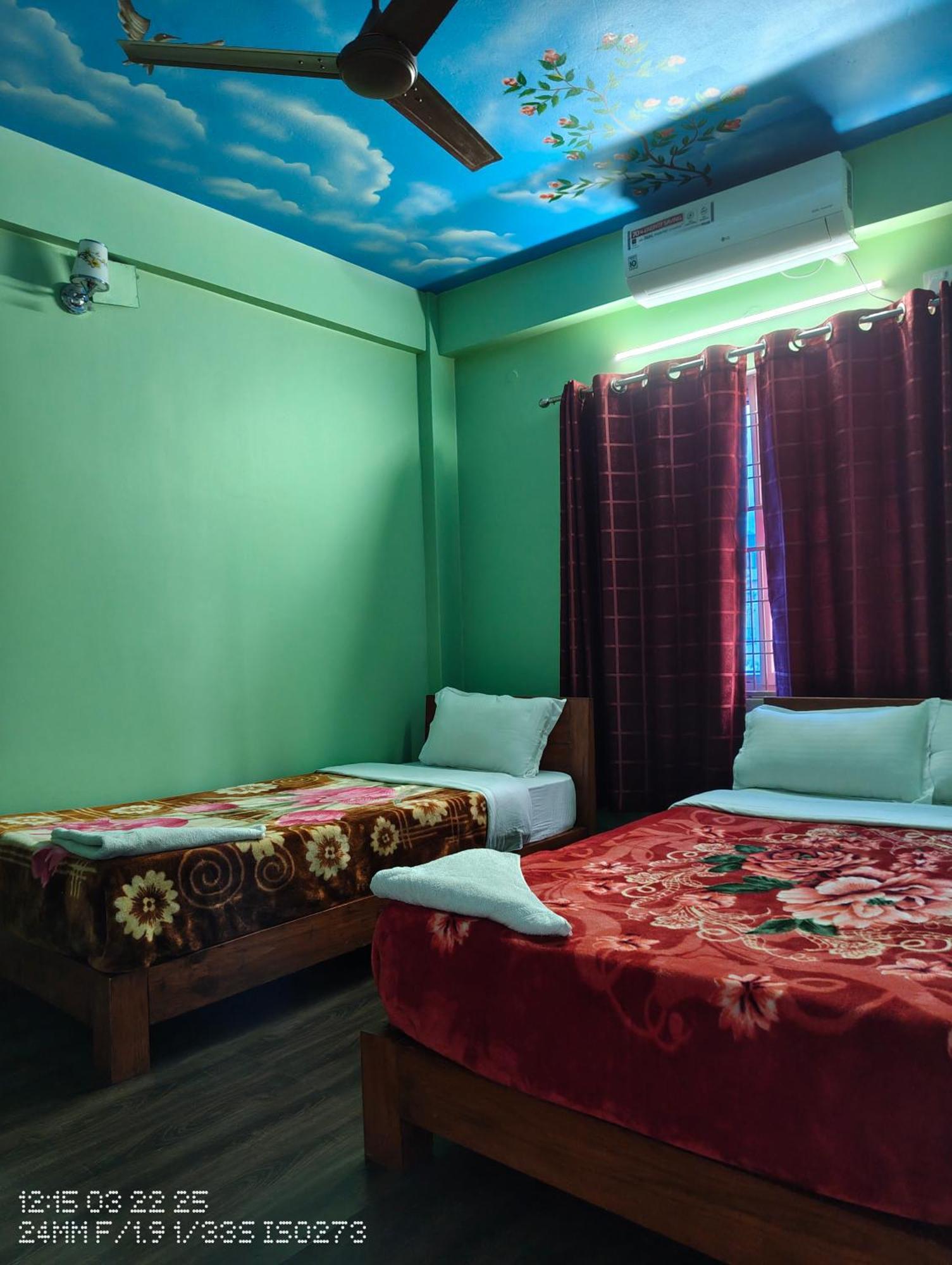 Harry Guest House & Restaurant Pokhara Camera foto